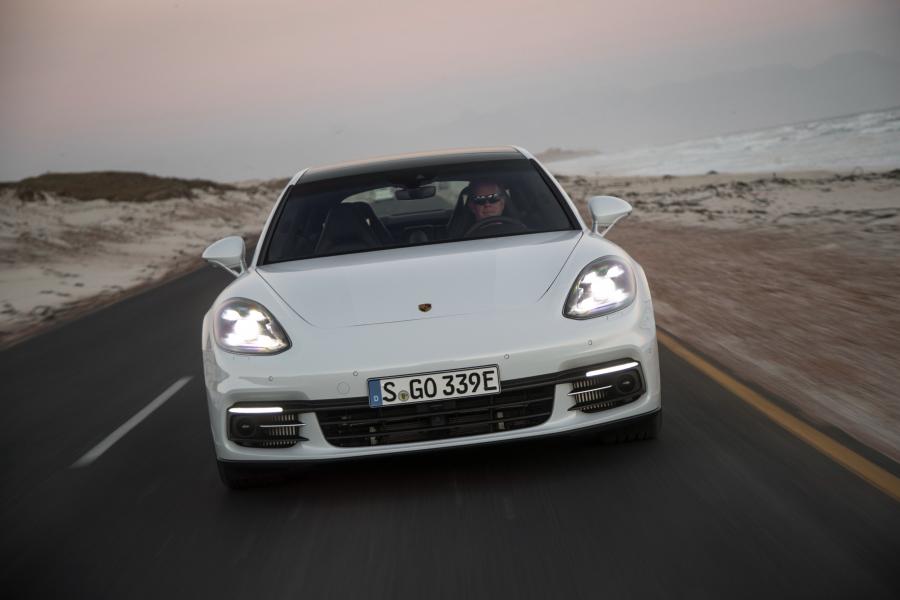  Porsche Panamera 4 E-Hybrid Executive 2016 года  (фото 13 из 21)